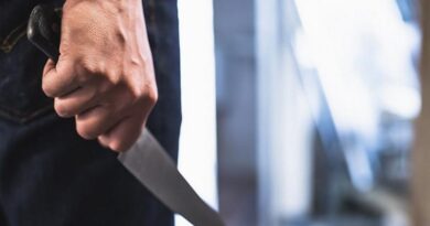 Мъж плаши с нож свой враг пред полицията в Харманли